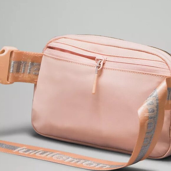 Lululemon belt bag - Picture 3 of 8